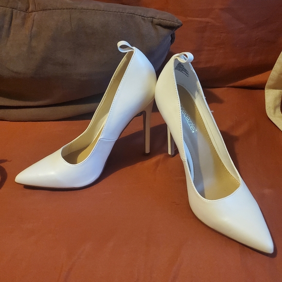 NWOB Shoedazzle Lenora Pointed Toe Pumps Sz 8.5 - Picture 10 of 12